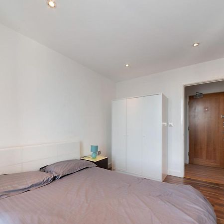 Excel 3 Bedroom Apartment Near City Airport And O2 Arena Londra Exterior foto